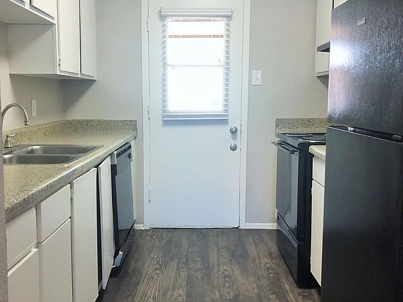 5th image of 5601 Bellaire Dr S APT 621