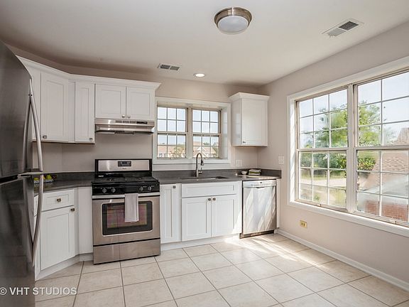 3rd image of 208 Westminster Ct Unit B