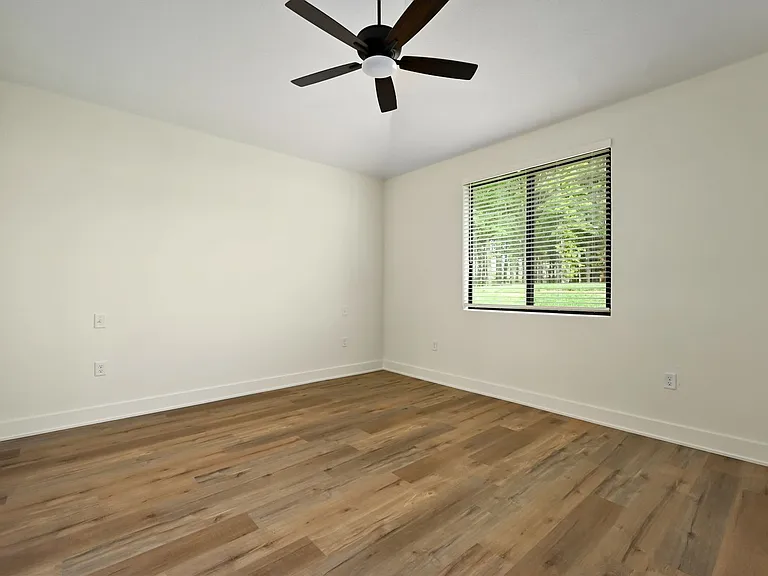100 & 102 Amberwood Ct — Photo 8