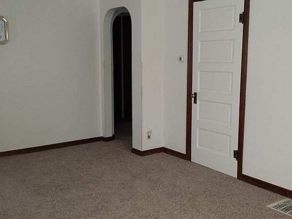 3rd image of 146 Irvington Ave