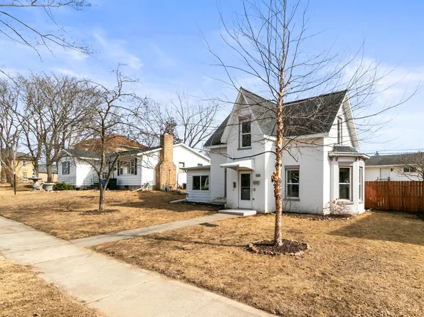 614 E Conant St, Portage, WI 53901