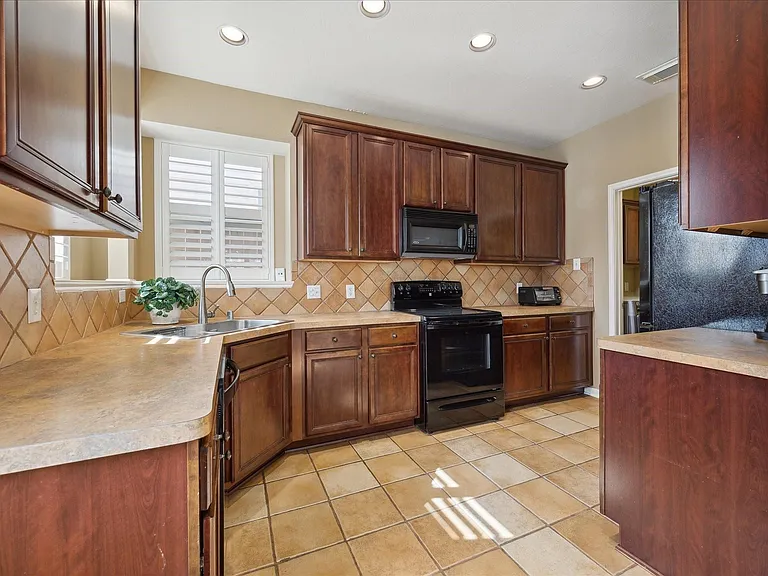 11215 Royce Palms Dr — Photo 7