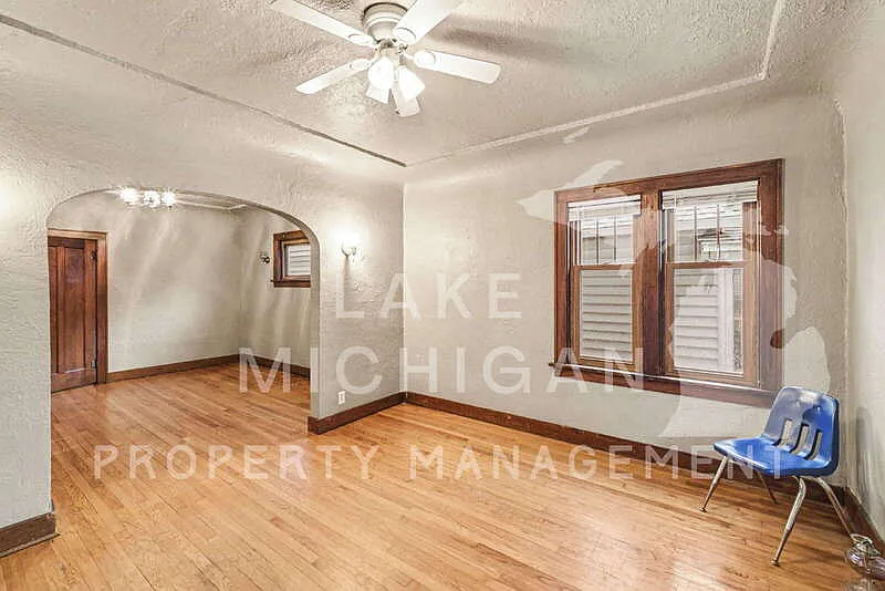 4 bed, 2.0 bath, 1730 sqft, $2,195 — Photo 2