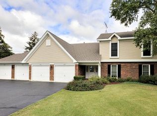 415 N Thornwood Dr, McHenry, IL 60050
