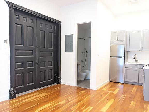 2nd image of 1261 Pacific St #2F