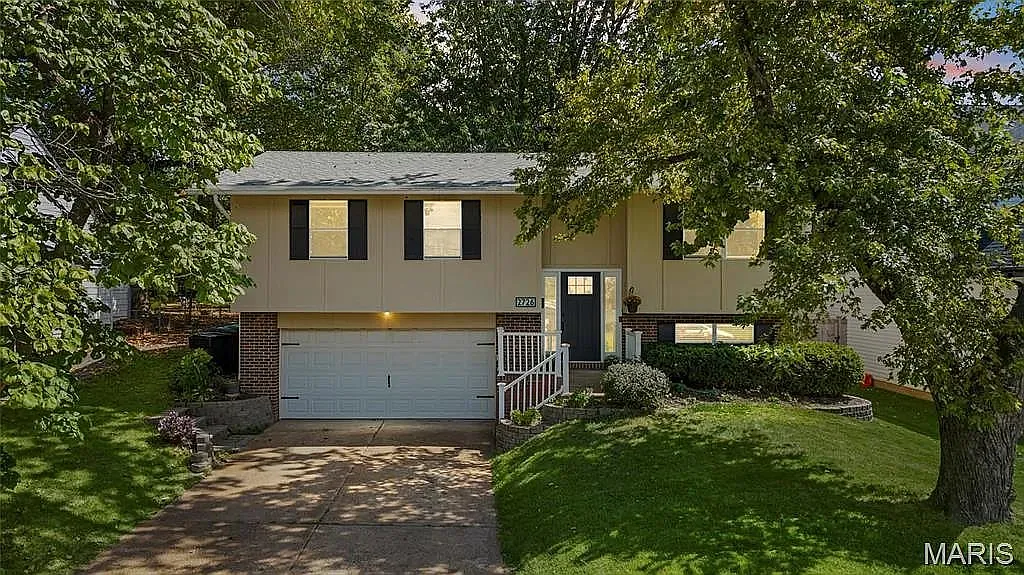 Brentwood 3 bed 2 bath House with Huge, Private Fenced Backyard! All Animals Welcome! — Photo 1