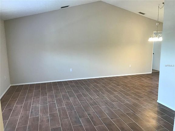 4th image of 1133 Greenlea Dr