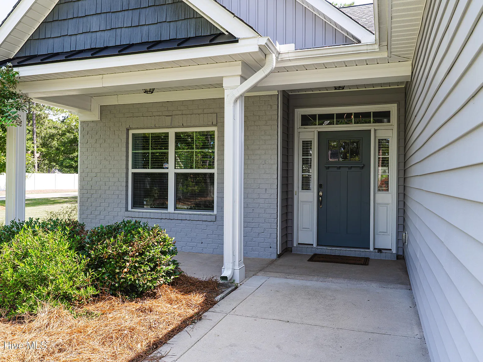 3 bed, 2.0 bath, 2657 sqft, $2,800 — Photo 2