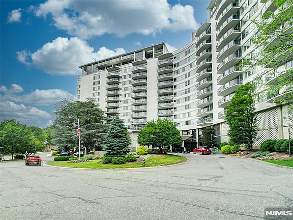 2nd image of 1 Claridge Dr APT 925