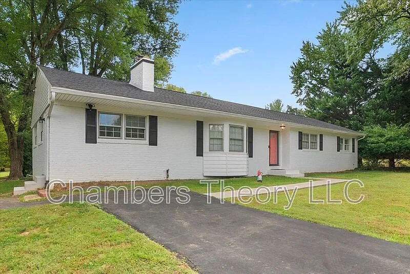 4 bed, 2.0 bath, 3200 sqft, $3,150 — Photo 1