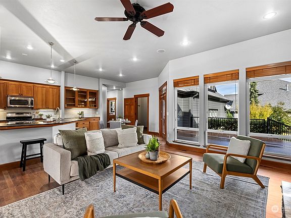 4th image of 4432 Castlerock Drive