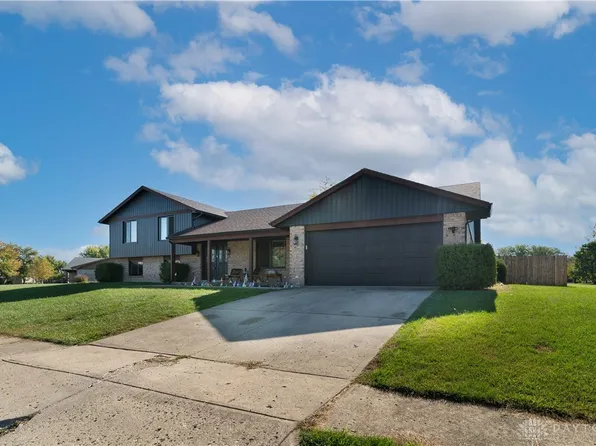 527 Flanders Ave, Brookville, OH 45309