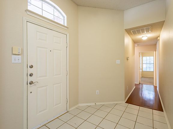 4th image of 9501 Summer Dr