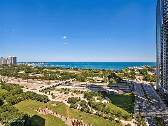 3rd image of 1160 S Michigan Ave APT 2501