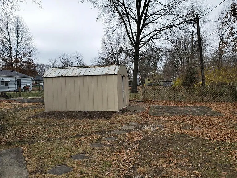1008 W 5th St — Photo 11