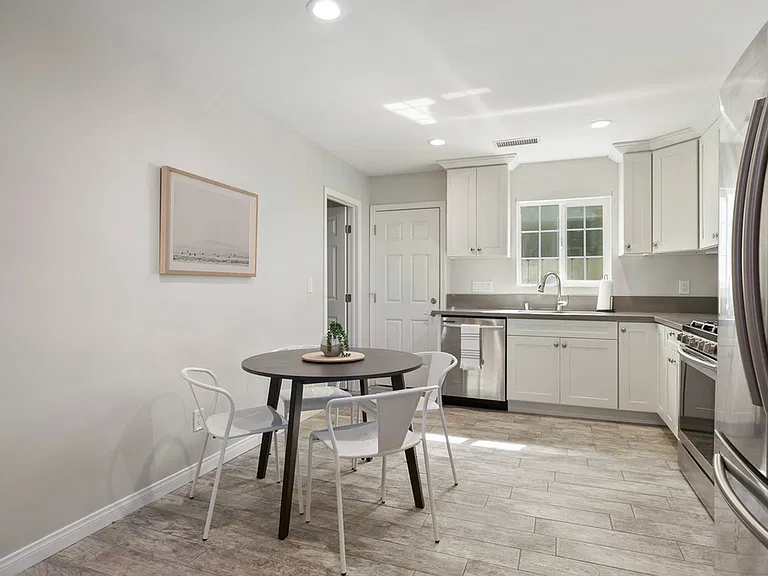 1207 Florence St — Photo 5