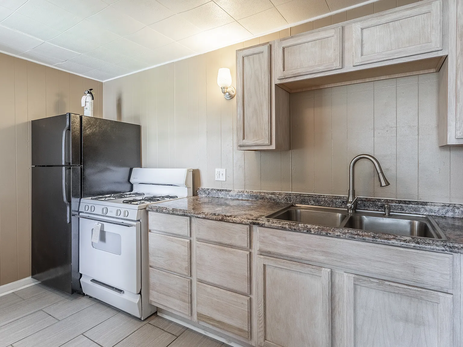 2280 Annabelle — Photo 4