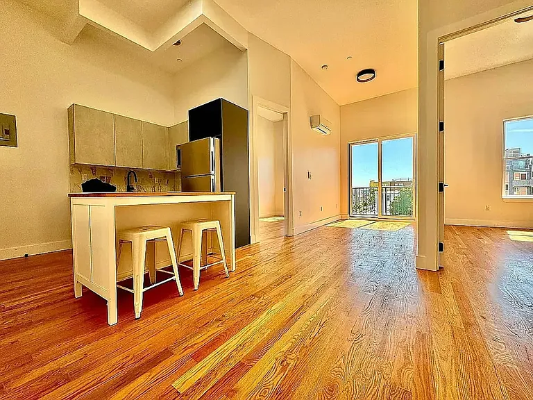 949 Metropolitan Ave #3B — Photo 7