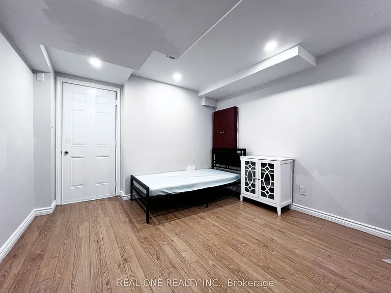 1098 Sandhurst Cir #BASEMENT — Photo 5