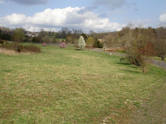 2nd image of 4 Glengary Dr