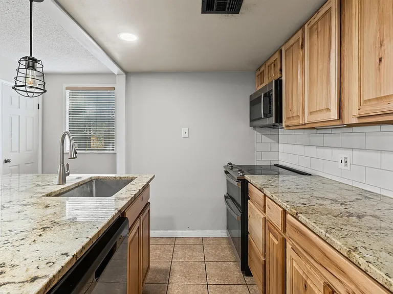 24 Marina Cir — Photo 6