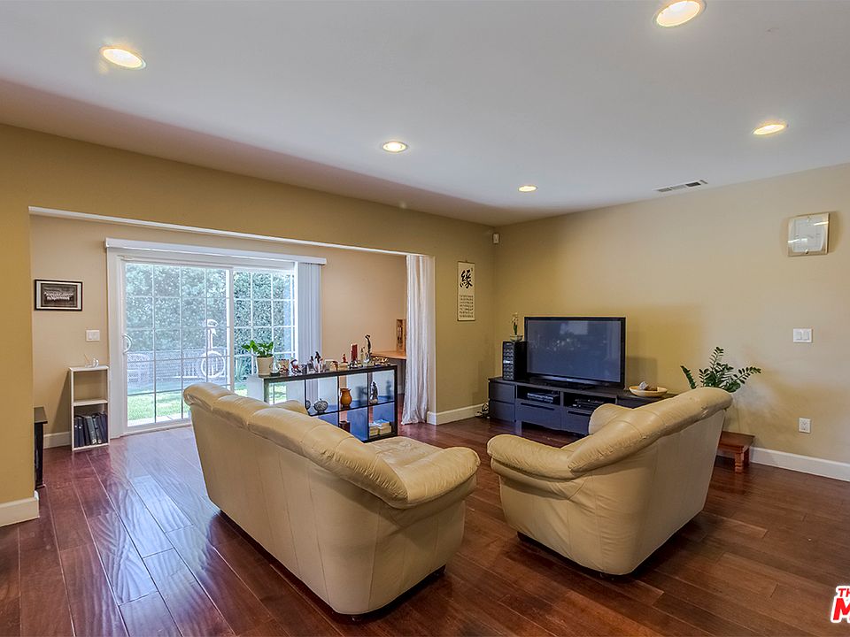 1st image of 2835 Sanborn Ave