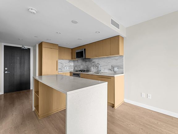 4th image of 8189 Cambie St #2405