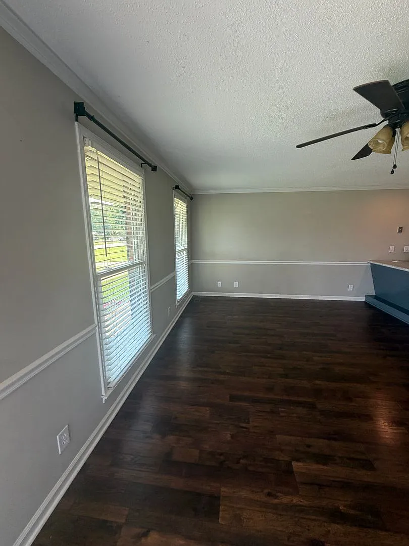 Beautifully Kept & Remodeled! A 3-Bedroom House in 37043! — Photo 2
