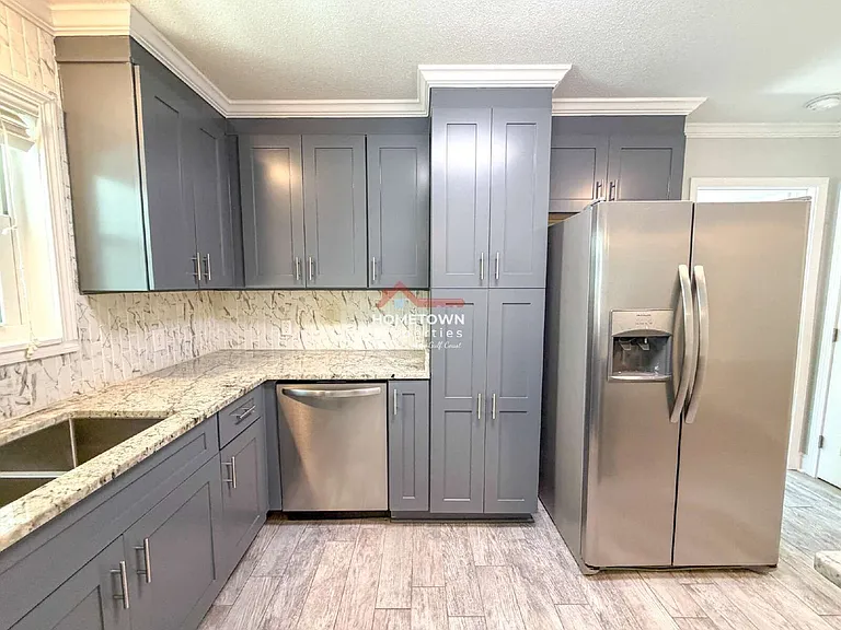 220 Cordoba St — Photo 11