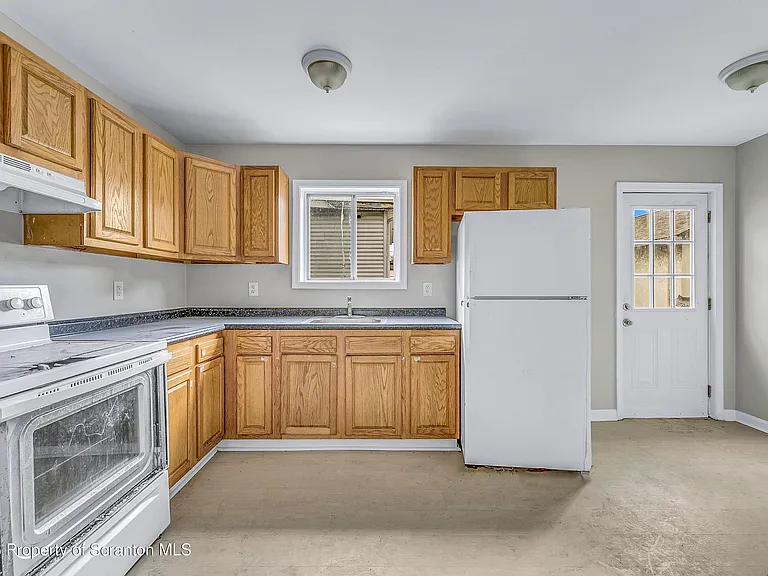 108 E Market St #2 — Photo 9