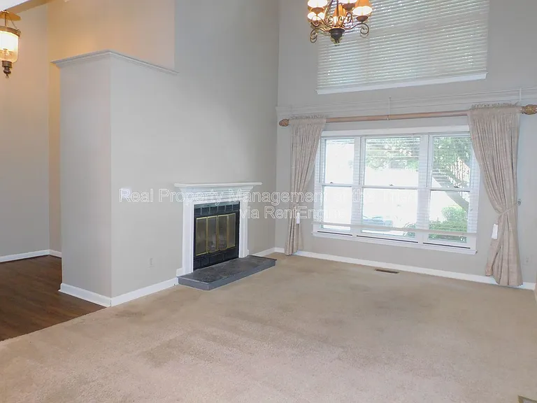 22 Milpond Ln — Photo 3