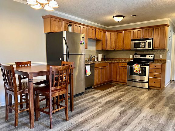 4th image of 3 27th St Unit 212