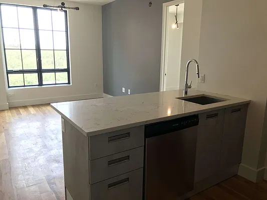 Rented by Manhattan Management LLC | media 24