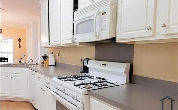 4 bed, 2306 sqft, $2,200 — Photo 3