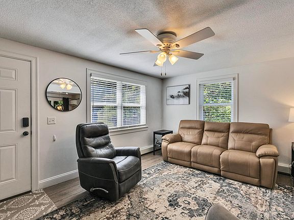 2nd image of 17 Stoneridge Road