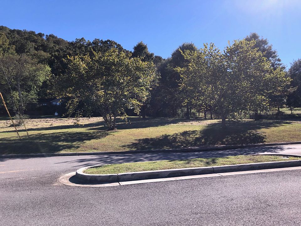 1st image of 164 Lake Creek Dr