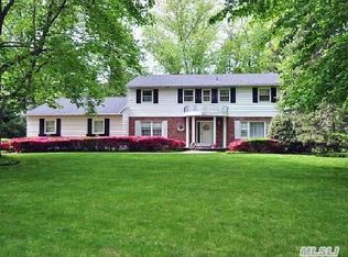 2 Mannetto Ct, Huntington, NY 11743