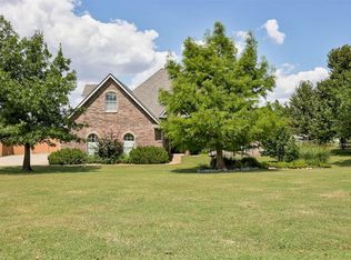 10300 Sundance Dr, Yukon, OK 73099