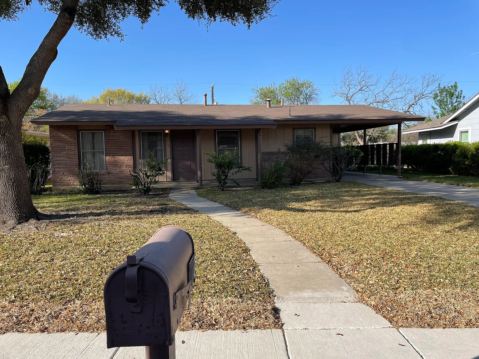 210 S Guilford Dr — Photo 1