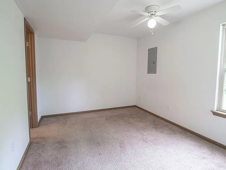 2119 Ballenger Ln — Photo 10