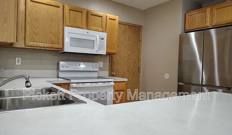 1108 NE Beaumont Ln — Photo 6