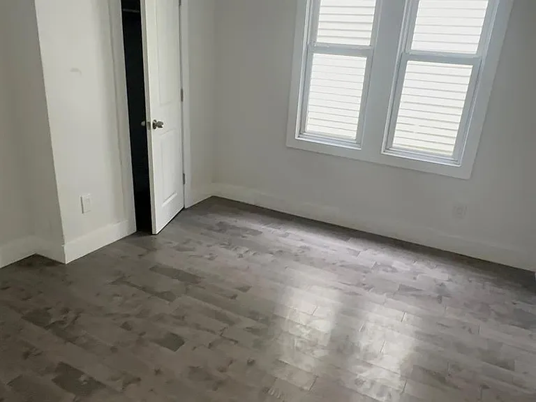 21 Oak St — Photo 5