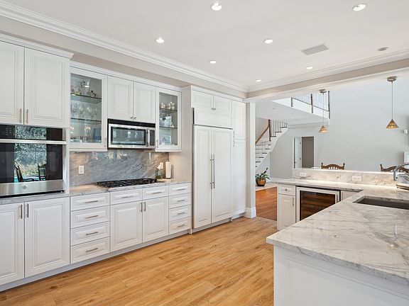 3rd image of 5 Goose Glen Ct