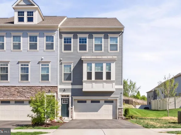 1210 Creek Bank Dr, Stafford, VA 22554
