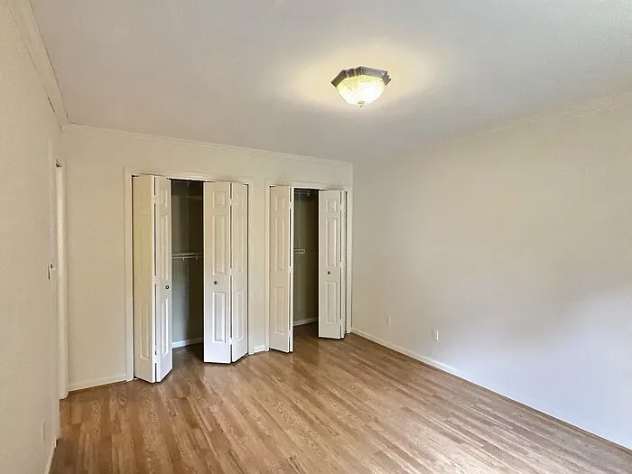 1515 E Franklin St #16 — Photo 8