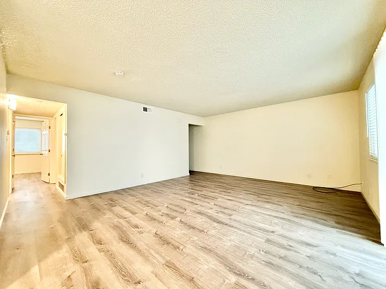 633 Stewart St #6 — Photo 3