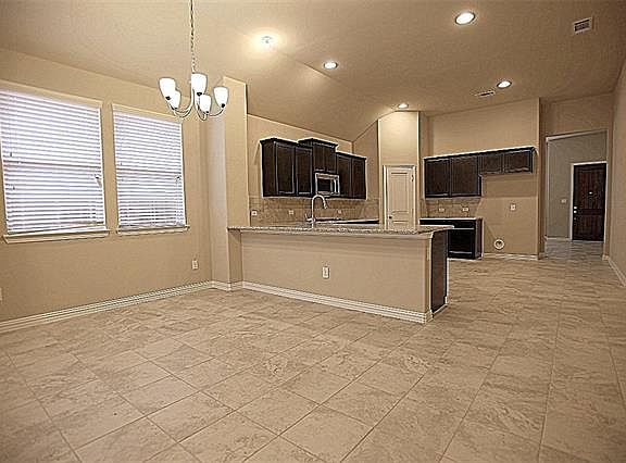 5th image of 1914 Edgewater Dr