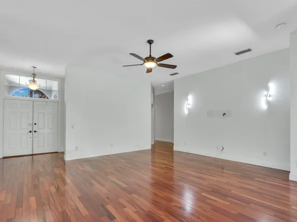 216 Hampton Court, Jupiter, FL 33458
