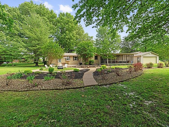 4th image of 1917 Bayview Dr