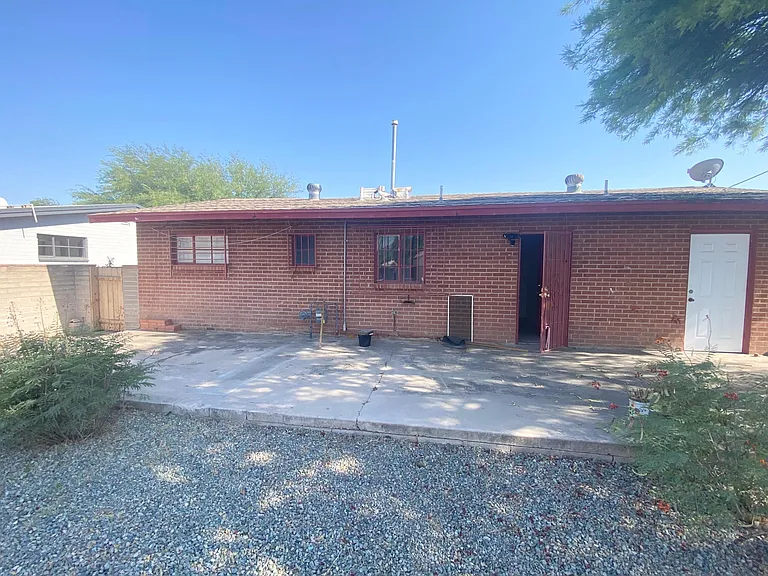 851 E Alturas St — Photo 13